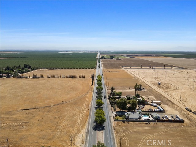 1320 E Lerdo, Shafter CA: https://media.crmls.org/medias/a3b325fd-3265-42f3-bdf6-c430abbd63a6.jpg