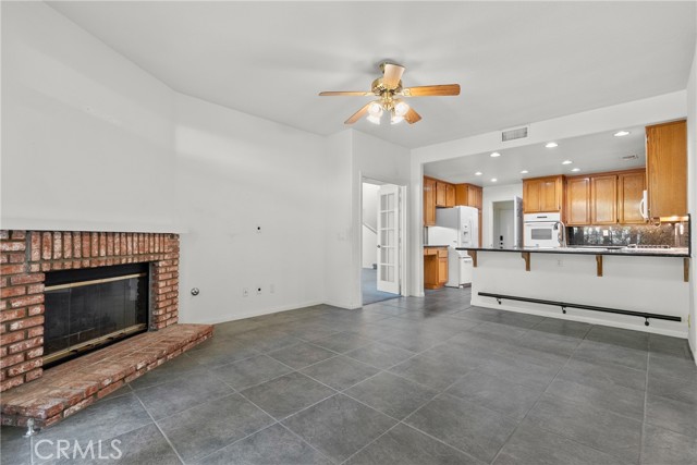 Detail Gallery Image 14 of 64 For 24436 Hampton Dr #C,  Valencia,  CA 91355 - 2 Beds | 2/1 Baths