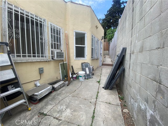 Detail Gallery Image 17 of 18 For 2338 N Cahuenga Bld, Los Angeles,  CA 90068 - 2 Beds | 1 Baths