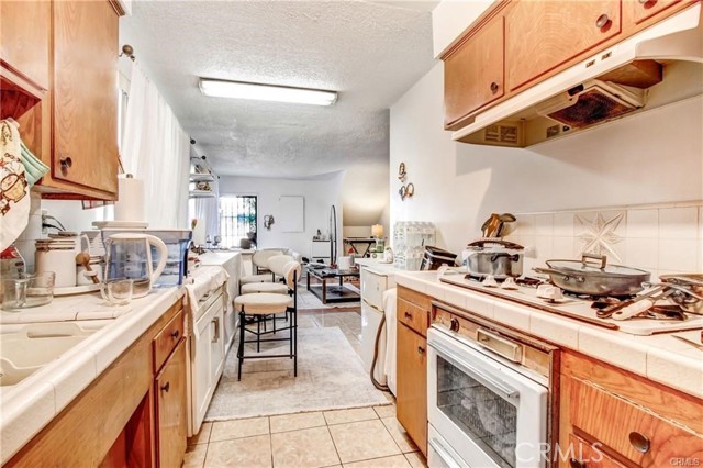 11258 Ohio Avenue, Los Angeles CA: https://media.crmls.org/medias/a3b42304-8c61-4de3-81fe-81f52844149a.jpg