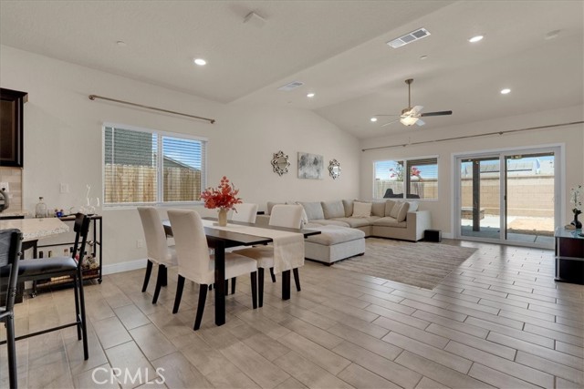 2454 W Mallard Lane, Hanford CA: https://media.crmls.org/medias/a3b450b5-22c9-4253-a517-dcc6ca36eca1.jpg