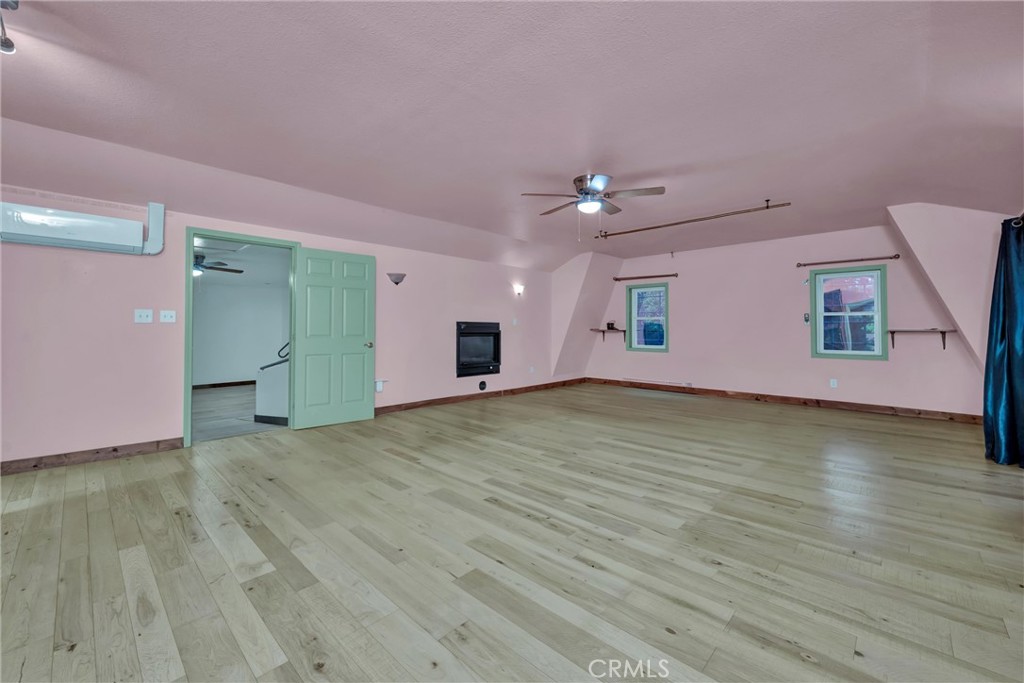 https://media.crmls.org/medias/a3b537c8-781e-4821-ad76-6c1c52910777.jpg?preset=X-Large