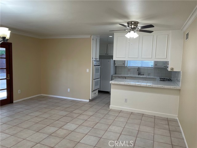 Detail Gallery Image 6 of 15 For 23832 Calvert St, Woodland Hills,  CA 91367 - 4 Beds | 2 Baths