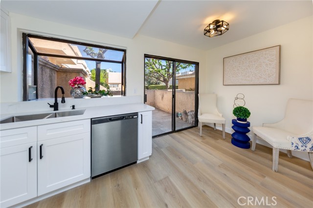 Detail Gallery Image 5 of 13 For 15035 Nordhoff St #115,  North Hills,  CA 91343 - 2 Beds | 3 Baths