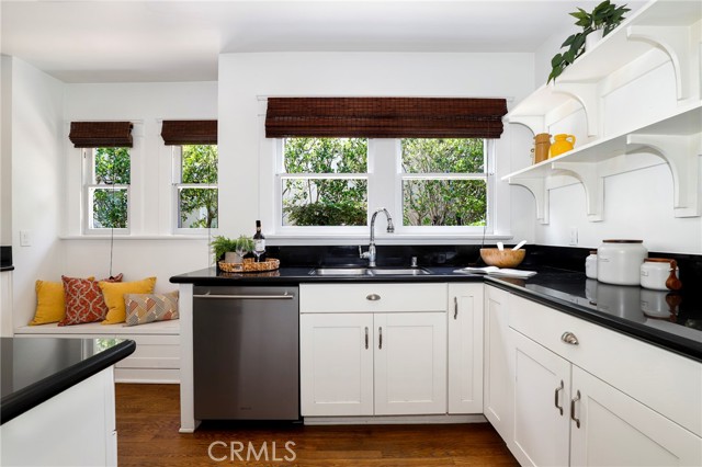 802 S Arroyo Boulevard, Pasadena CA: https://media.crmls.org/medias/a3b64287-4962-49f9-a8cc-db428523f24f.jpg