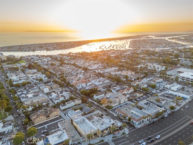 Detail Gallery Image 2 of 47 For 707 Begonia Ave, Corona Del Mar,  CA 92625 - 5 Beds | 5/1 Baths