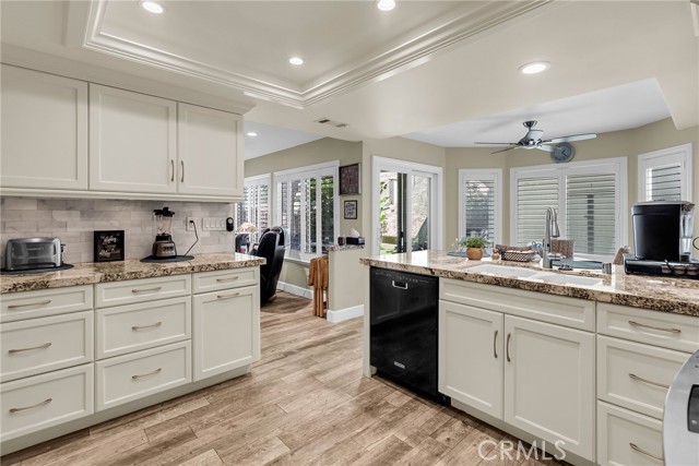 11322 Breithorn Court, Riverside CA: https://media.crmls.org/medias/a3b76daa-f6b3-4e24-b1b3-605a36009fc6.jpg