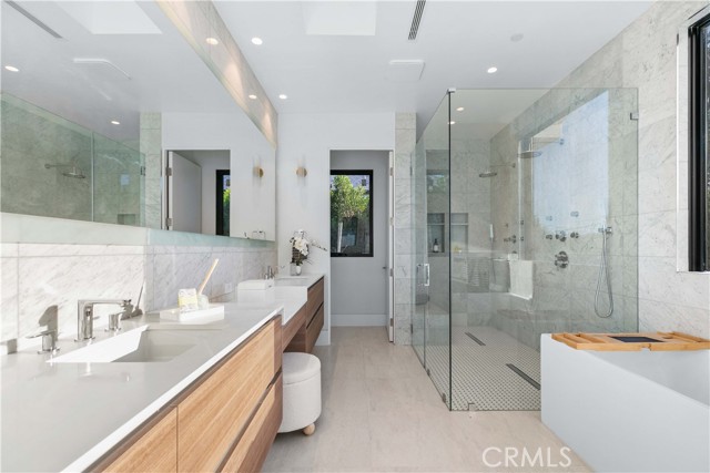 Detail Gallery Image 28 of 57 For 4532 Katherine, Sherman Oaks,  CA 91423 - 6 Beds | 6/1 Baths