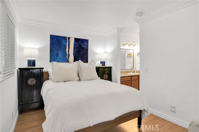 355 N Maple Street, Burbank CA: https://media.crmls.org/medias/a3b7ac1e-40de-4f8d-9f5c-d94344030b31.jpg