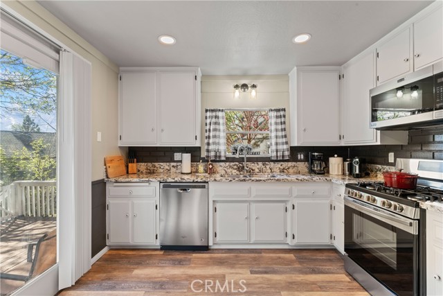 Detail Gallery Image 15 of 49 For 27847 St Bernard Ln, Lake Arrowhead,  CA 92352 - 3 Beds | 3 Baths