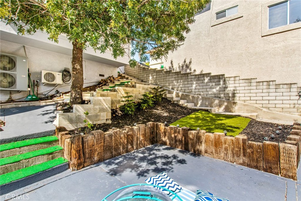 https://media.crmls.org/medias/a3b8ae43-e76e-469b-bb22-621e5c729a74.jpg?preset=X-Large