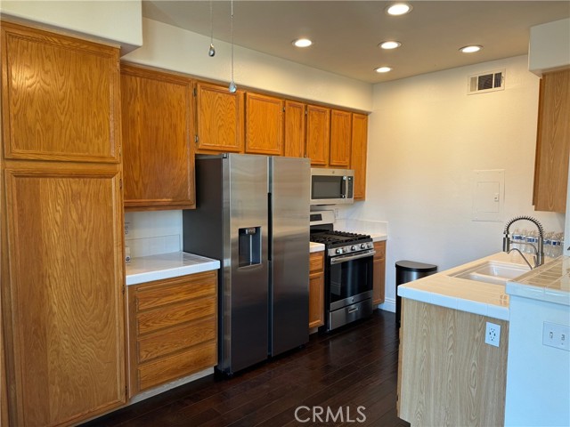 Detail Gallery Image 5 of 15 For 68 Chaumont Cir, Lake Forest,  CA 92610 - 1 Beds | 1 Baths