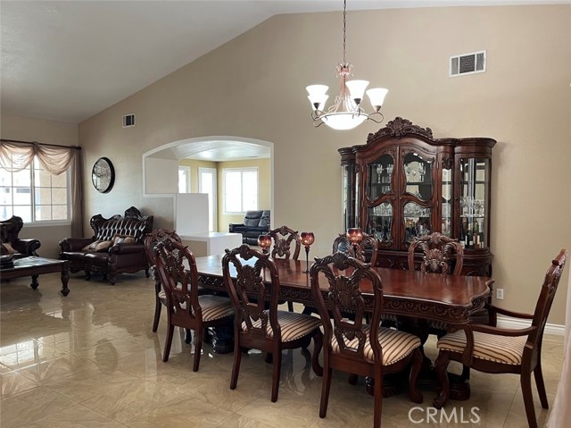 10072 Berkshire Drive, Jurupa Valley CA: https://media.crmls.org/medias/a3ba518b-2b99-44ff-b2f9-41409ad956e2.jpg