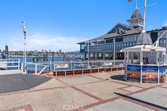 200 E Balboa Boulevard, Newport Beach CA: https://media.crmls.org/medias/a3ba5377-b906-4a1c-b4af-912118b82848.jpg