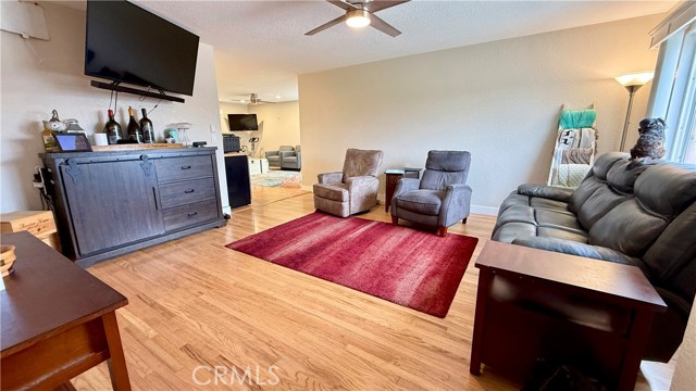 6472 Brown Circle, Huntington Beach CA: https://media.crmls.org/medias/a3ba5603-4fdc-43e0-a04e-1543c71bae6e.jpg