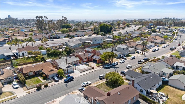 7417 Gribble Street, San Diego CA: https://media.crmls.org/medias/a3bad047-44dc-48e7-a45c-2412d8924ac0.jpg