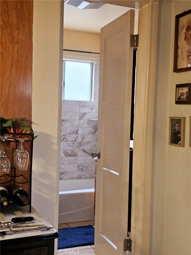 https://media.crmls.org/medias/a3bb1321-8c6f-4527-927e-25634603c1a8.jpg?preset=X-Large