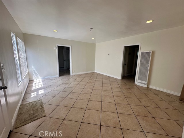 10516 S Clovis Avenue, Los Angeles CA: https://media.crmls.org/medias/a3bb87e0-4b38-464a-a125-c36bf0b03306.jpg