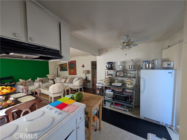 2120 Carmona Avenue, Los Angeles CA: https://media.crmls.org/medias/a3bc8522-9add-4864-90ef-9b809d50483d.jpg