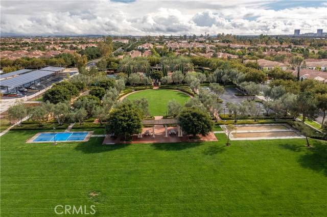 81 Strawberry, Irvine CA: https://media.crmls.org/medias/a3bcd0f2-0e2b-4b88-9af3-cc98211c7d1d.jpg