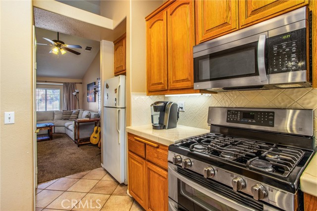 Detail Gallery Image 13 of 33 For 12701 Whispering Springs Rd, Victorville,  CA 92395 - 3 Beds | 2 Baths