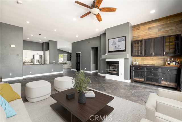13946 Moqui Way, Corona CA: https://media.crmls.org/medias/a3bdd4f7-47c7-4ecf-871f-311edf732734.jpg