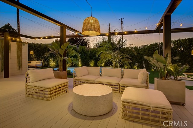 Detail Gallery Image 9 of 72 For 8161 Encino Ave, Northridge,  CA 91325 - 4 Beds | 3 Baths