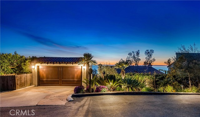 802 Rembrandt Drive, Laguna Beach CA: https://media.crmls.org/medias/a3bfa735-5d60-4dd0-abbc-37d4c30f7dcb.jpg