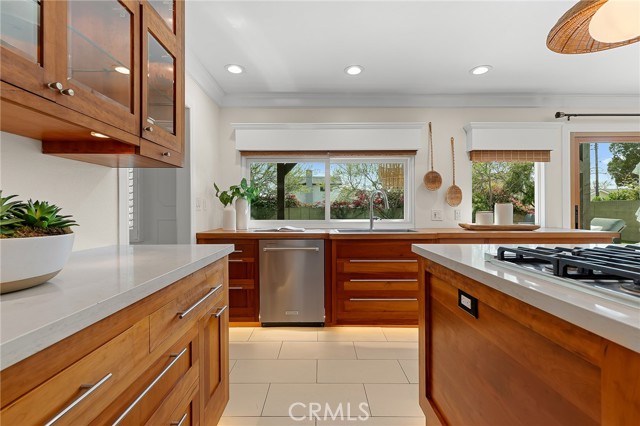 Image 19 of 73 For 4972 Park  