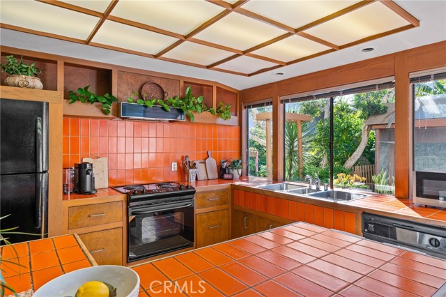 Detail Gallery Image 19 of 53 For 3902 Legend Cir, Huntington Beach,  CA 92649 - 6 Beds | 2/1 Baths