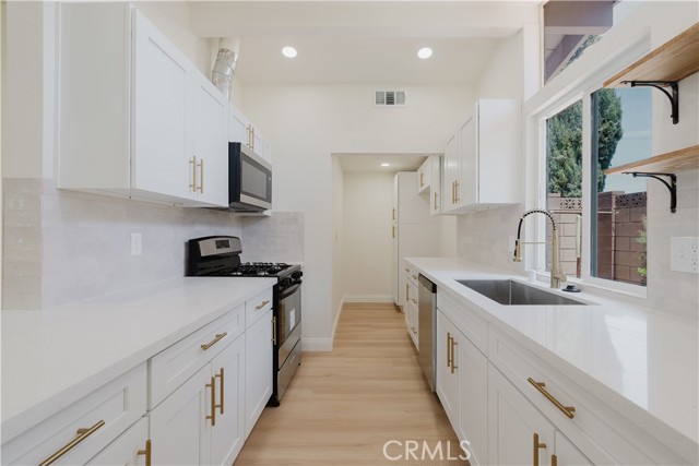 Detail Gallery Image 5 of 21 For 16540 E Kingside Dr, Covina,  CA 91722 - 4 Beds | 2 Baths