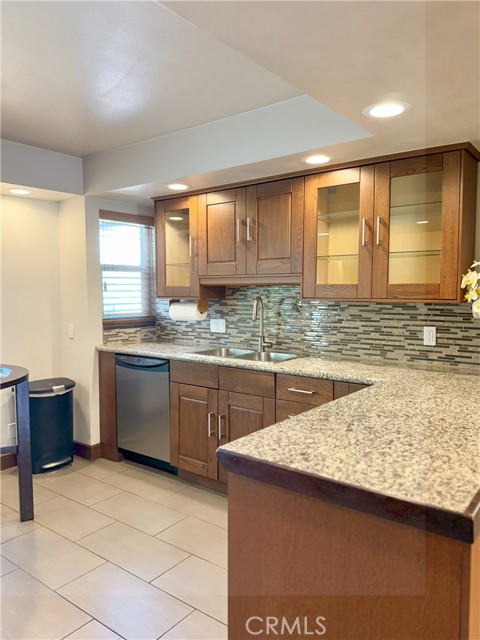 5216 Lindley Avenue, Encino CA: https://media.crmls.org/medias/a3c289eb-aaf6-4d97-be54-2d5f9d5a4d1f.jpg