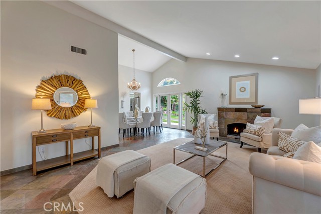 Detail Gallery Image 4 of 45 For 18862 via Palatino, Irvine,  CA 92603 - 4 Beds | 3 Baths