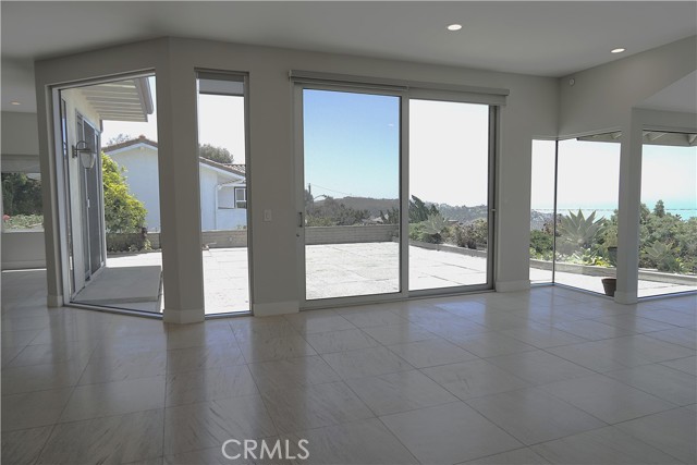 2615 Temple Hills Drive, Laguna Beach CA: https://media.crmls.org/medias/a3c35428-a20f-42d9-81b2-13222ec12dc9.jpg