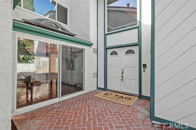 9 Aberdeen st, Irvine CA: https://media.crmls.org/medias/a3c3a285-ee3d-4810-901b-72d17bd70a1c.jpg