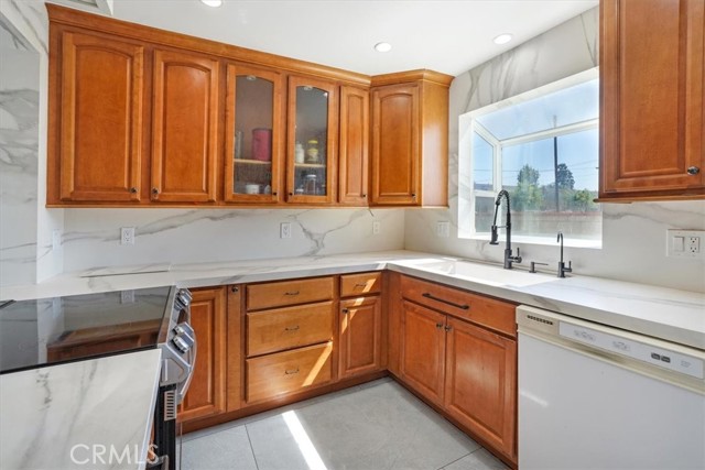 Detail Gallery Image 21 of 58 For 15330 Hart St, Van Nuys,  CA 91406 - 4 Beds | 4 Baths