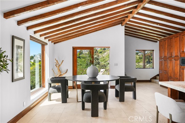 2516 Temple Hills Drive, Laguna Beach CA: https://media.crmls.org/medias/a3c422af-4d06-4353-a928-3e5b79c6309b.jpg