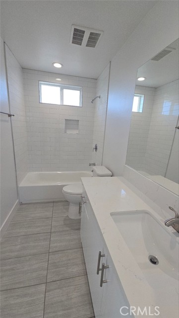 Detail Gallery Image 11 of 23 For 10413 Avalon Bld, Los Angeles,  CA 90003 - 4 Beds | 2 Baths