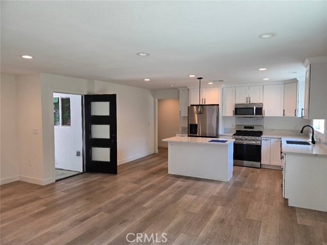 Detail Gallery Image 2 of 14 For 1770 Wright St #B,  Pomona,  CA 91766 - 3 Beds | 2 Baths