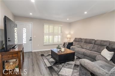 Detail Gallery Image 3 of 15 For 19816 Spanish Oak, Newhall,  CA 91321 - 2 Beds | 2 Baths