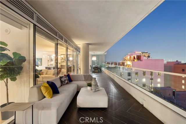 6250 Hollywood Boulevard, Los Angeles CA: https://media.crmls.org/medias/a3c5ba2b-3739-4974-9ec5-02bd06a32c61.jpg