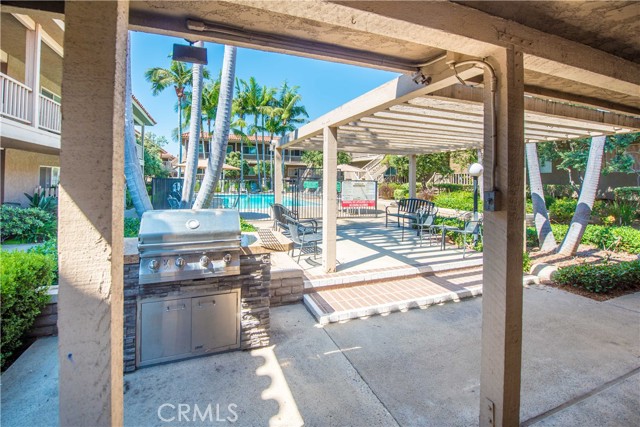 611 S La Veta Park Circle, Orange CA: https://media.crmls.org/medias/a3c63402-f95a-4038-8119-836678319923.jpg