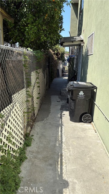 132 W 80th Street, Los Angeles CA: https://media.crmls.org/medias/a3c64cee-16af-4972-9b4a-5582397652bc.jpg