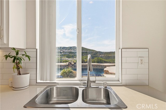 Detail Gallery Image 11 of 59 For 26451 Puffin Pl, Canyon Country,  CA 91387 - 4 Beds | 3 Baths