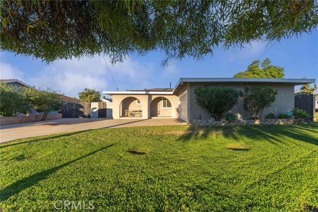 9646 Palmetto Avenue, Fontana CA: https://media.crmls.org/medias/a3cb8627-7d6c-4124-8d7b-82aefca4ad2b.jpg