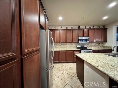 Detail Gallery Image 7 of 36 For 550 W Mesa Ave, Rialto,  CA 92376 - 5 Beds | 3 Baths