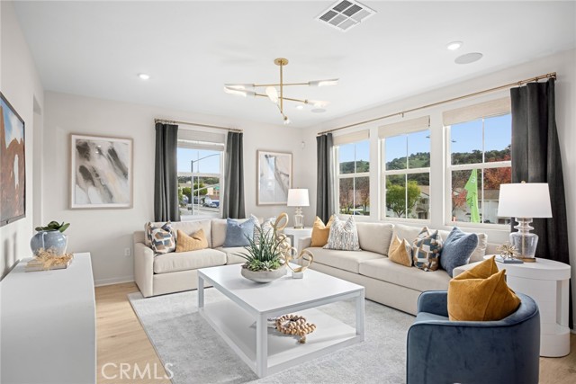 Detail Gallery Image 7 of 16 For 723 E. Route 66, Glendora,  CA 91740 - 3 Beds | 3/1 Baths