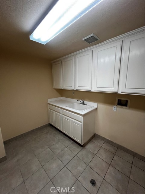7090 Cottage Grove Drive, Eastvale CA: https://media.crmls.org/medias/a3cc45a3-b035-45a5-b6b8-da3ff754bc41.jpg