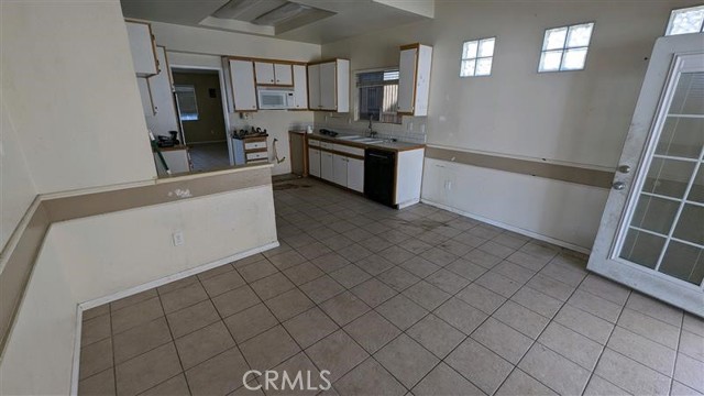 Detail Gallery Image 3 of 12 For 12193 Cobblestone Dr, Victorville,  CA 92392 - 3 Beds | 2 Baths
