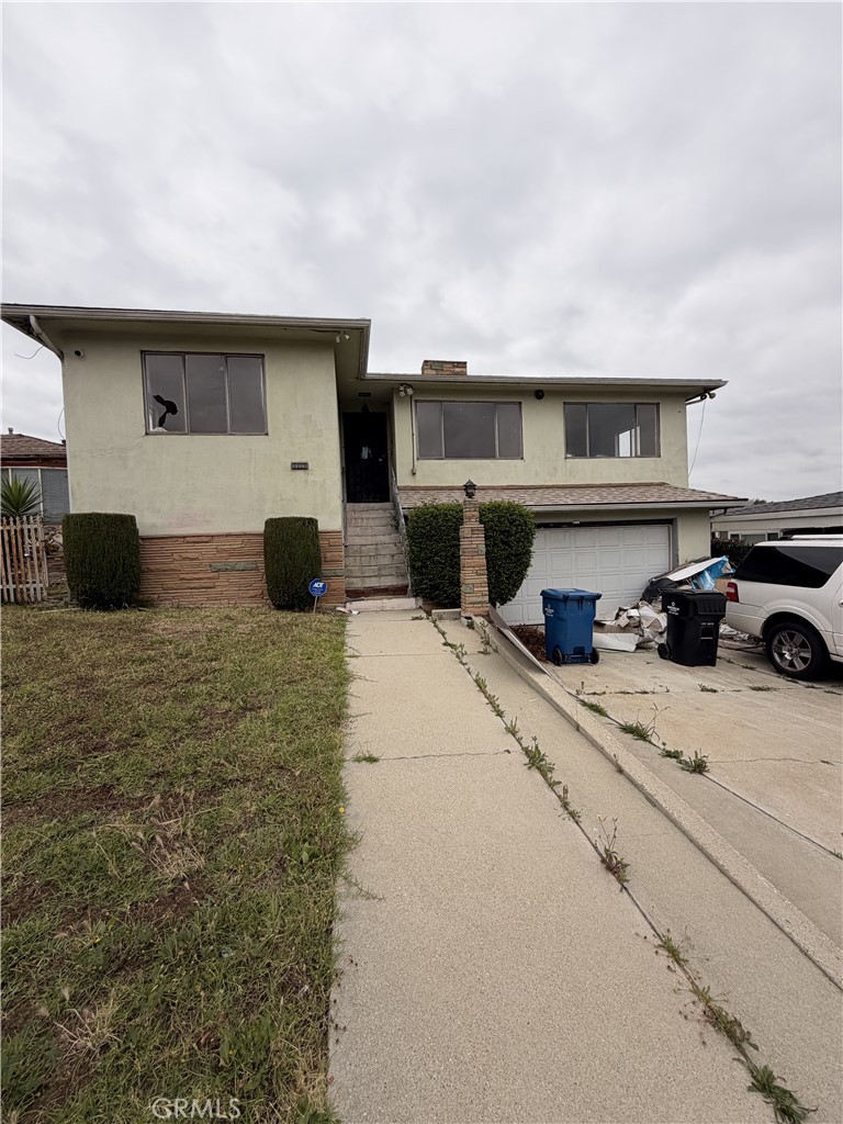 2323 W 102nd